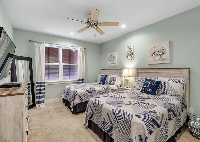 Prime Coral Dreams Walk To Pool Pets Near The Hangout Parking Holiday home *