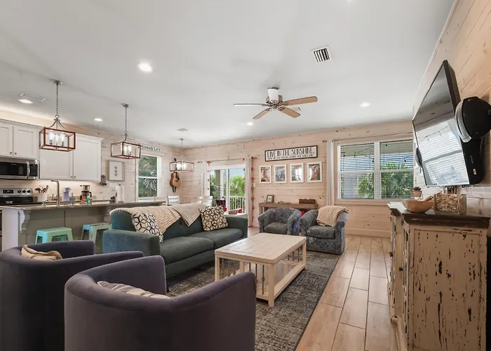 Holiday home Prime Coral Dreams Walk To Pool Pets Near The Hangout Parking *