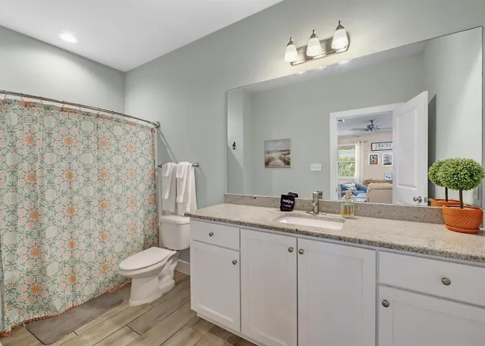 Holiday home Prime Coral Dreams Walk To Pool Pets Near The Hangout Parking Gulf Shores